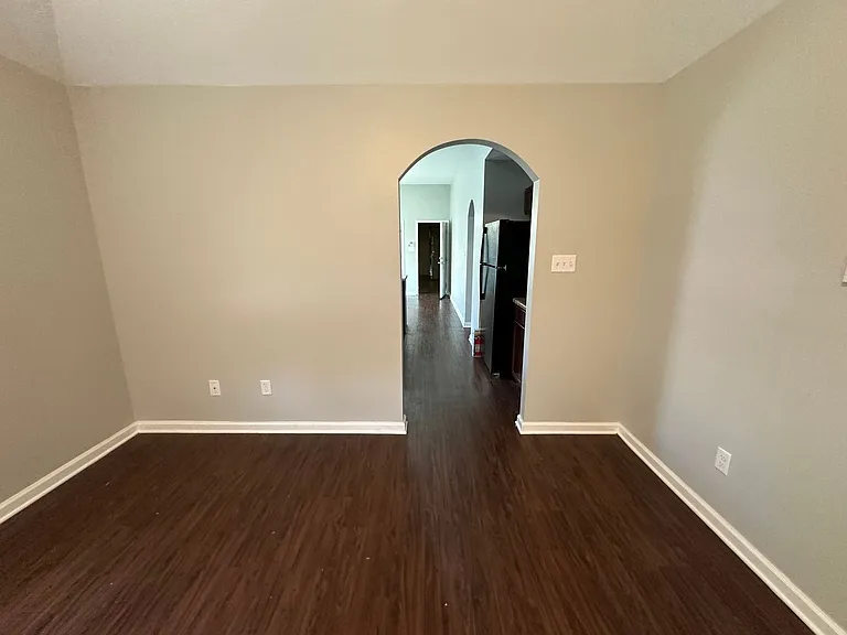 1307 Larkin Ave — Photo 9