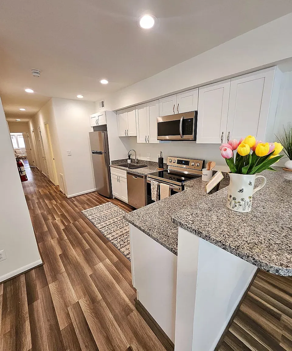 2 bed, 1050 sqft, $3,495 — Photo 4