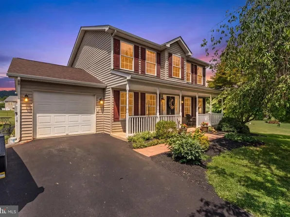 105 Riviera Dr, Martinsburg, WV 25403