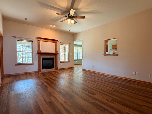 3rd image of 1207 Raymond Ct