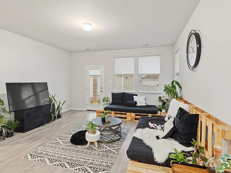 308 Catalina Dr — Photo 1