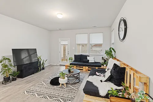 308 Catalina Dr Photo 1