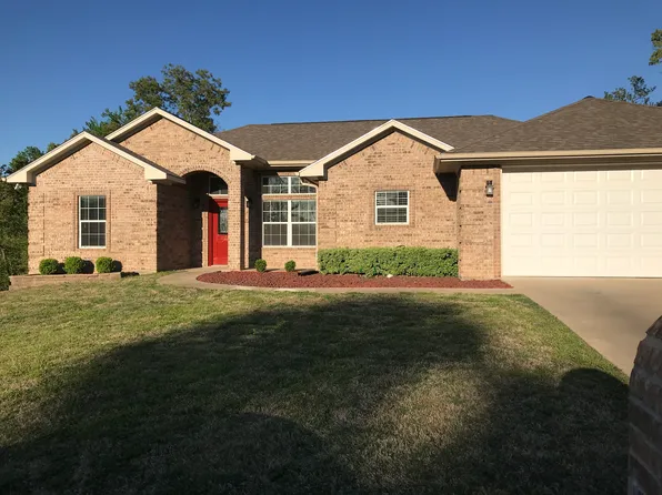 106 Elmwood Ct, Palestine, TX 75801