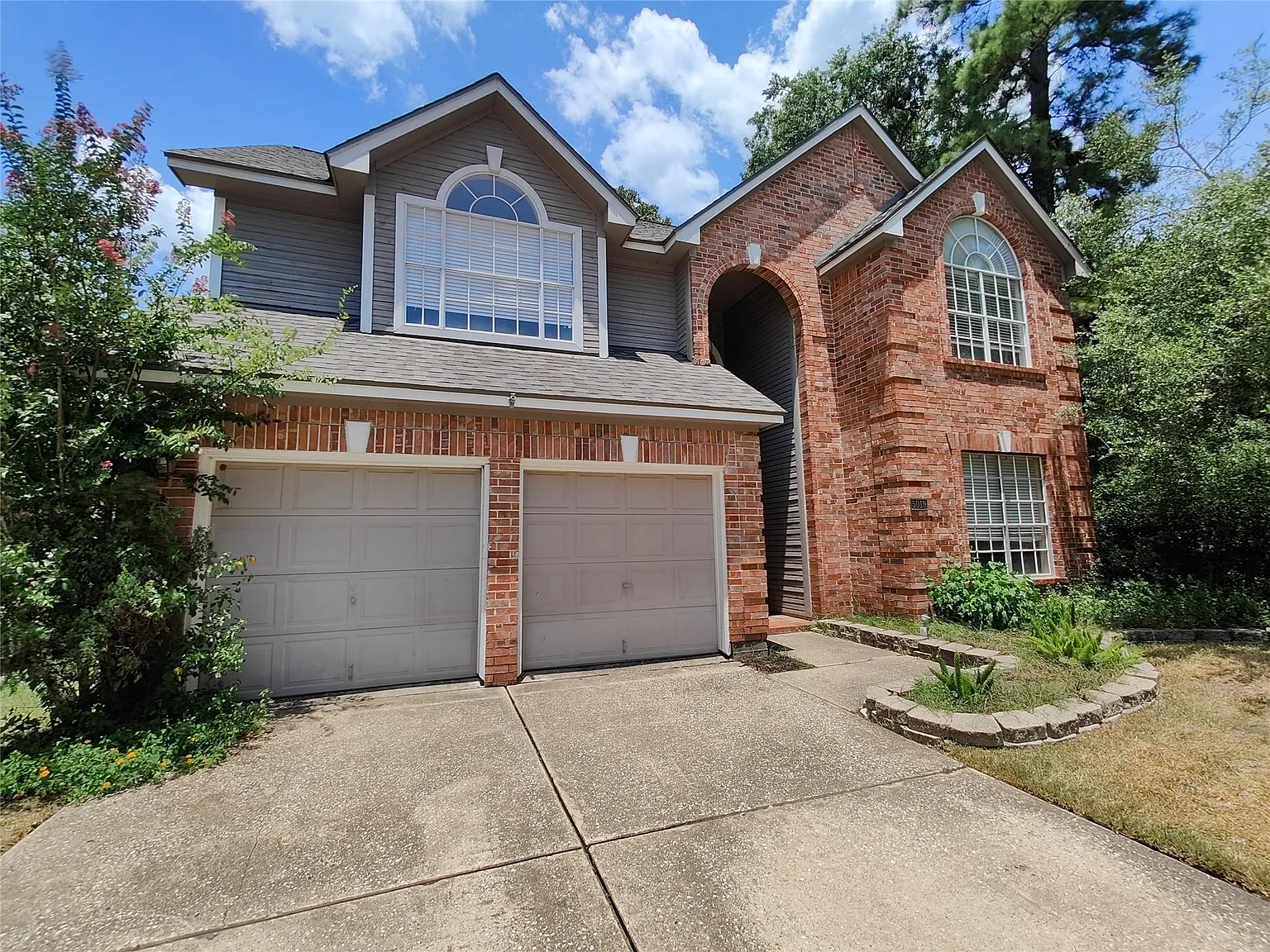 4 bed, 2.5 bath, 2385 sqft, $2,290 — Photo 2