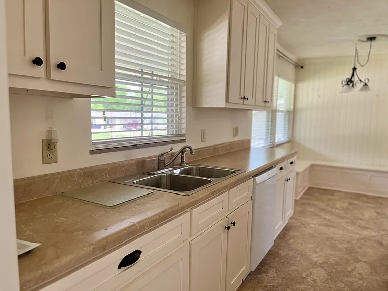 4215 Coffee Dr SW — Photo 6