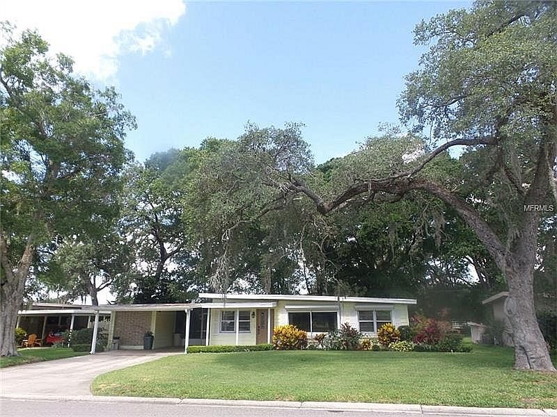 1st image of 130 E Woodland Dr