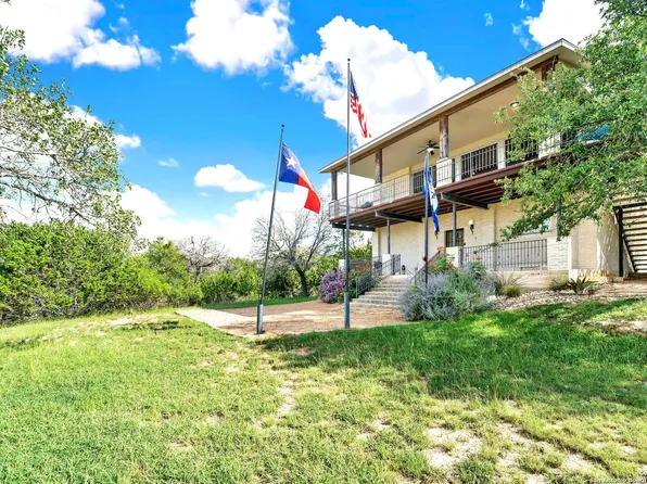 518 Park, Bandera, TX 78003