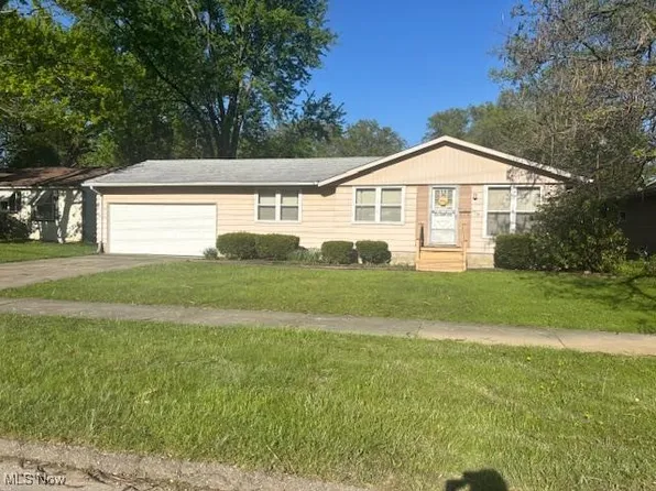 2708 Crestwood Dr NW, Warren, OH 44485