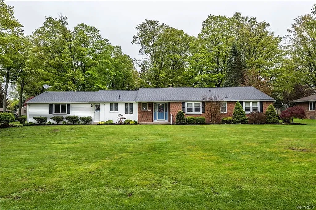 5531 Oakridge Dr photo 1