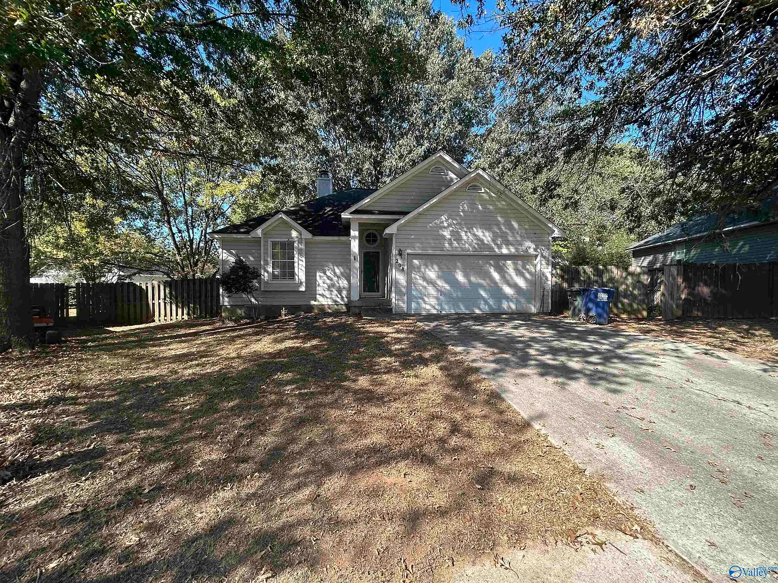 3 bed, 2.0 bath, 1067 sqft, $1,725 — Photo 2