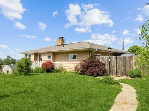 2175 Chandler St SW, Cedar Rapids, IA 52404