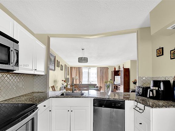 3rd image of 1770 NE 191st St #7101