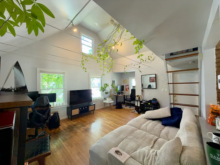 109R Beacon St #2A — Photo 2