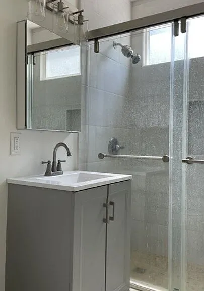 517 S Kenmore Ave #12 — Photo 12