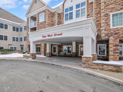 1 West St UNIT 107, Simsbury, CT, 06070