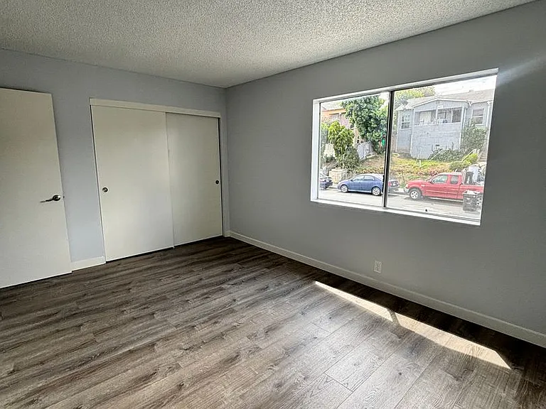 2649 Marengo St — Photo 18