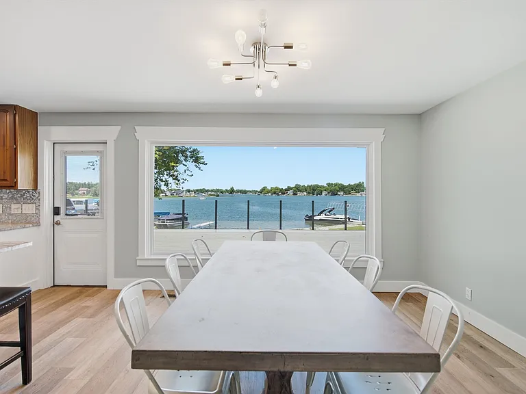 2200 S Long Lake Rd — Photo 4