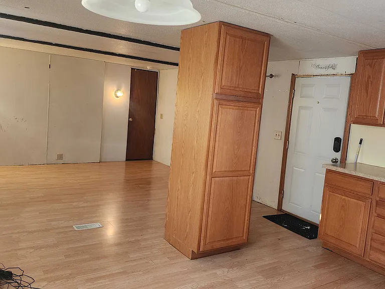 614 W Sweet Ave — Photo 9