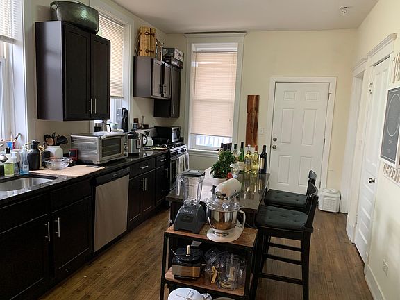 2nd image of 1814 N Wood St APT 2