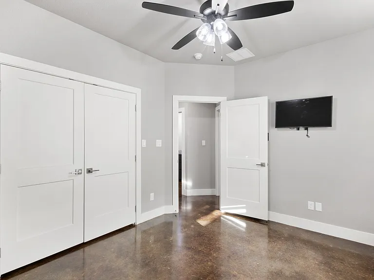 512 Barham Ln — Photo 27