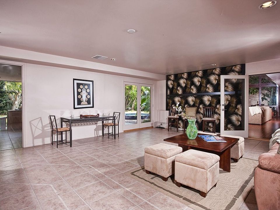 Den, Game room, Playroom