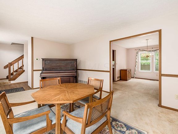 4th image of 275 Highbury Cres