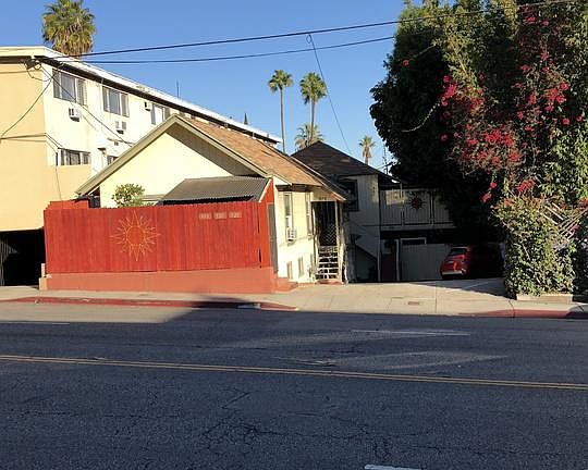 2nd image of 922 N San Vicente Blvd