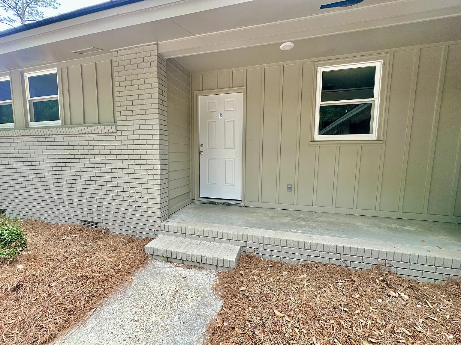 303 East Ann Street - E — Photo 2