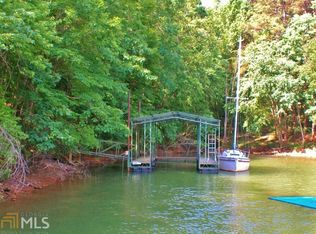 2718 Waters Edge Dr, Gainesville, GA 30504