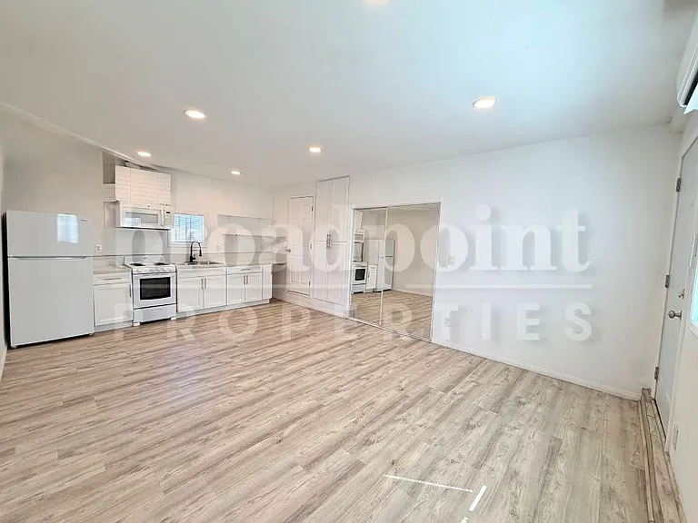 702 Pitman St #B — Photo 7