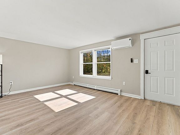 5th image of 496 Hayts Rd