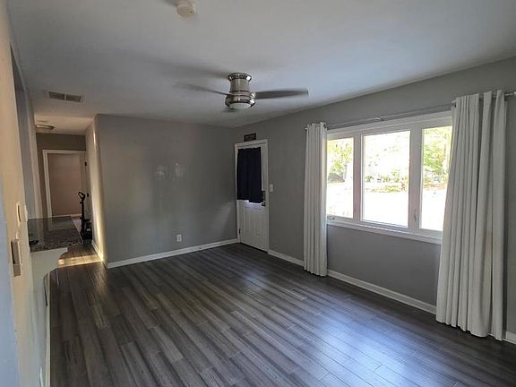 3rd image of 303 Sherwood Dr