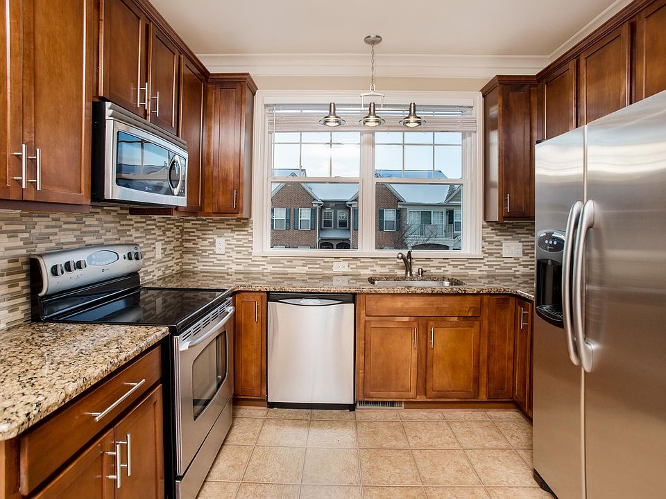 1st image of 260 Wright St #1