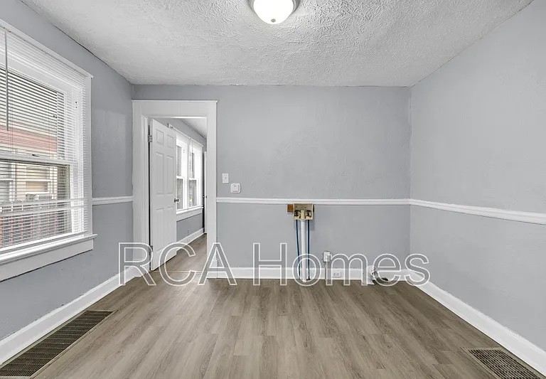 1358 N Gale St — Photo 3