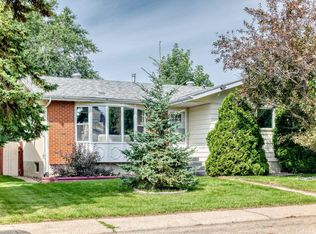 2112 36th St NW, Edmonton, AB T6L 3G4