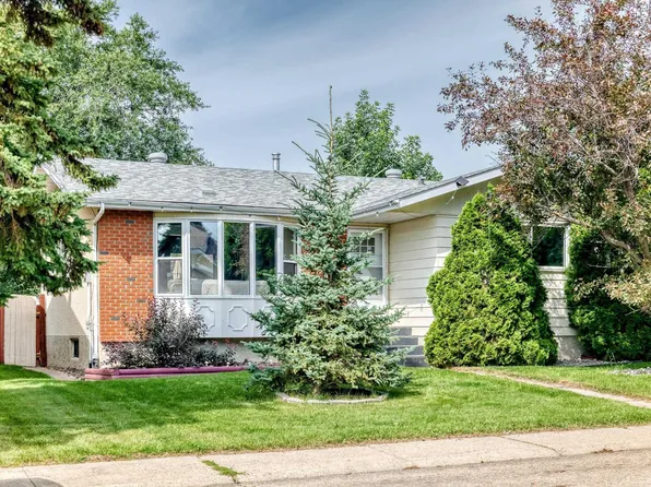 2112 36th St NW, Edmonton, AB T6L 3G4