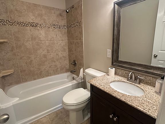 2nd image of 3270 Glenmore Dr