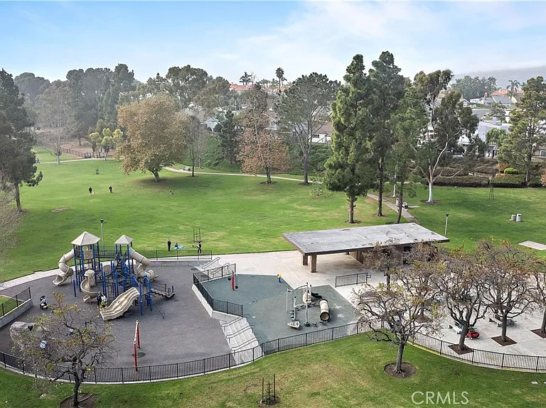 24725 Camarillo St — Photo 35