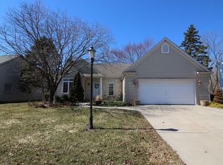 1239 Chesterwood Ln, Pewaukee, WI 53072