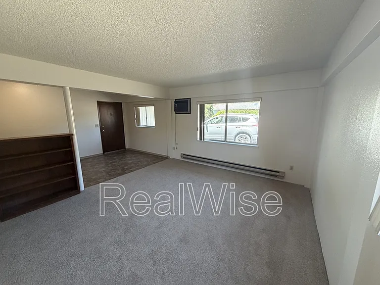 507 NE D St #8 — Photo 8