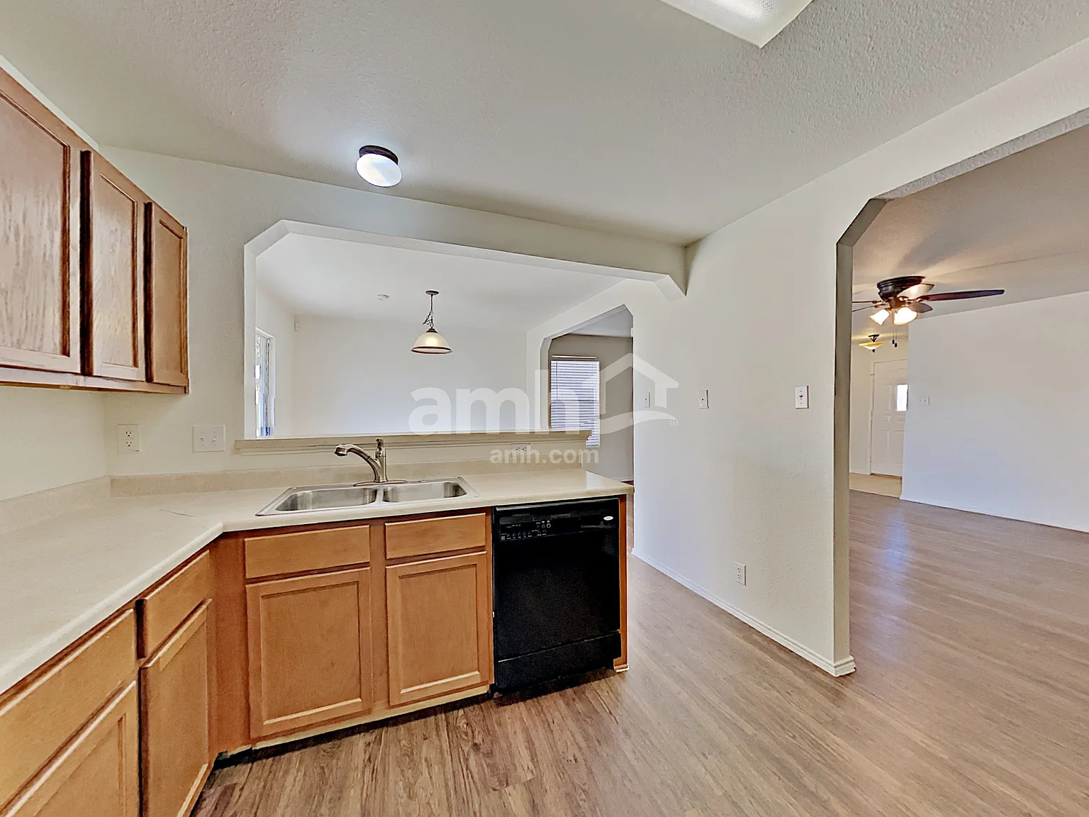3 bed, 2.5 bath, 1808 sqft, $1,785 — Photo 3