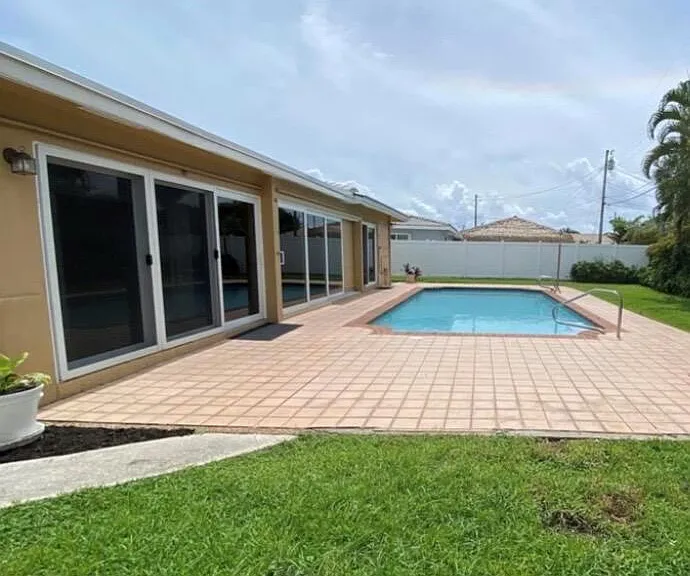 1230 SE 14th Dr — Photo 3