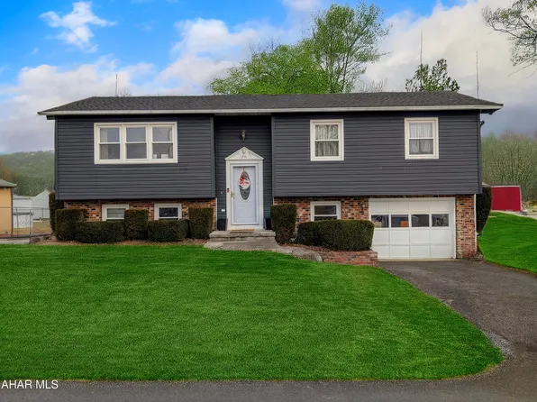 275 Market St, Hyndman, PA 15545