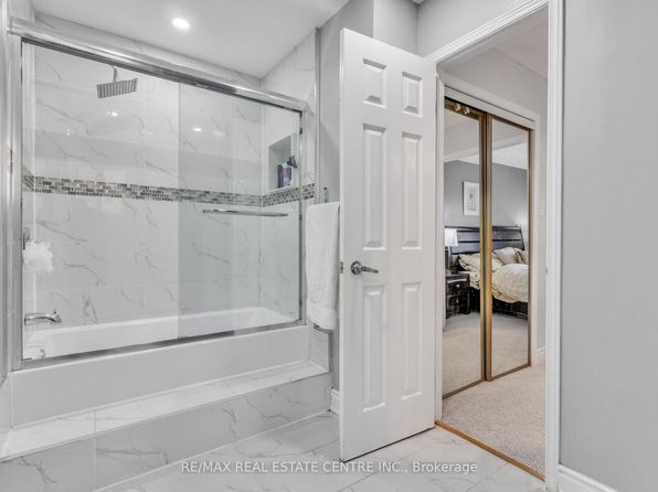 12 Sugar Creek Ln, Brampton, ON L6W 3X6