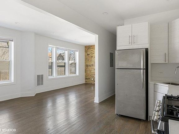 5th image of 2519 W Altgeld St #1W