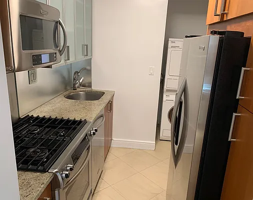 Rented by 165 E 66 Street Residential Owner LLC | media 4