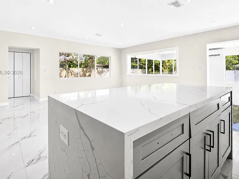 5715 Jackson St — Photo 11