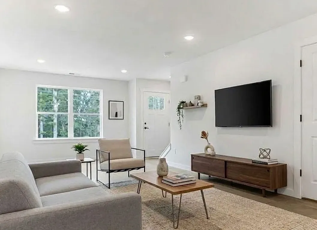 3 bed, 2.5 bath, 1333 sqft, $1,900 — Photo 1