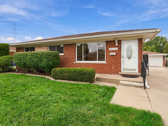 4th image of 29732 Sutherland Dr
