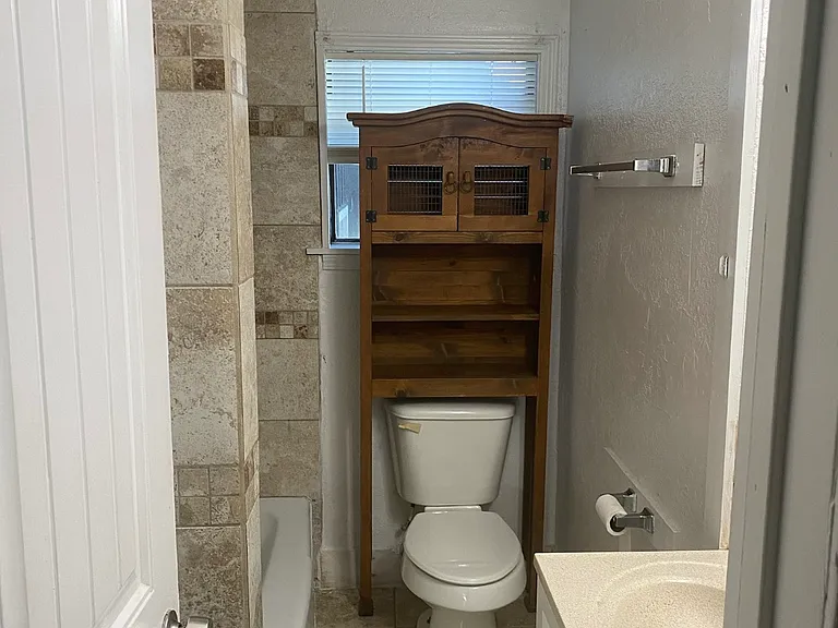 E 32nd Pl — Photo 11